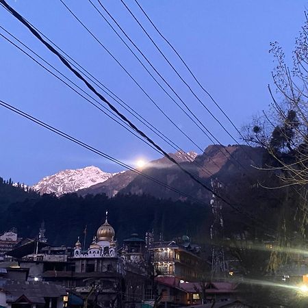 The Prasher Lodge Mall Road Manali エクステリア 写真