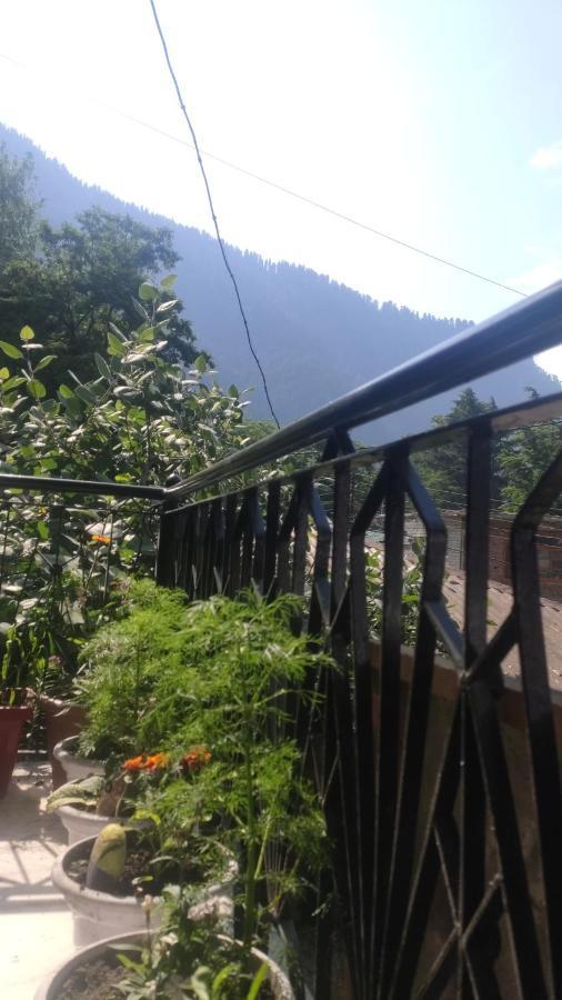 The Prasher Lodge Mall Road Manali エクステリア 写真