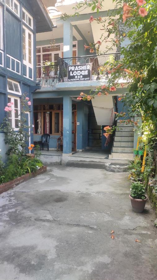 The Prasher Lodge Mall Road Manali エクステリア 写真