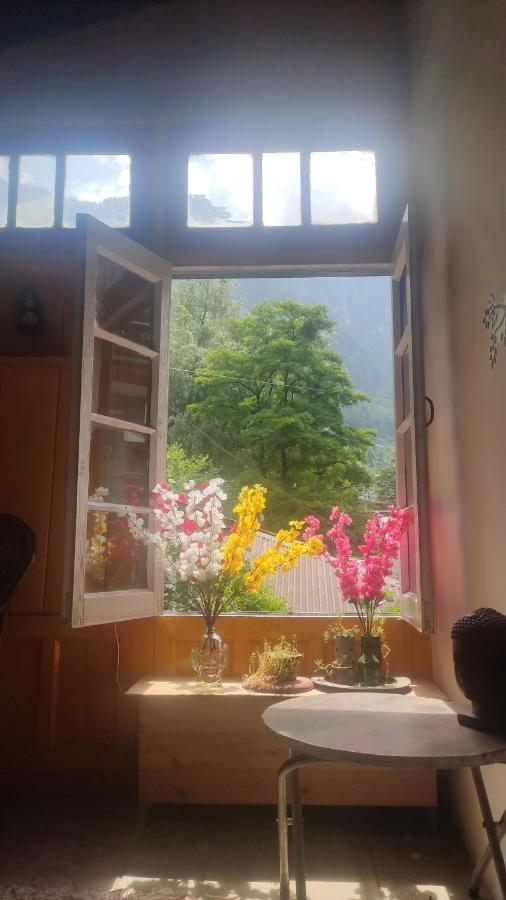 The Prasher Lodge Mall Road Manali エクステリア 写真
