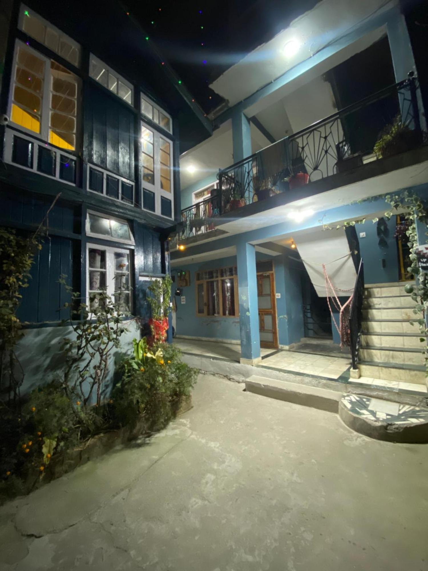The Prasher Lodge Mall Road Manali エクステリア 写真