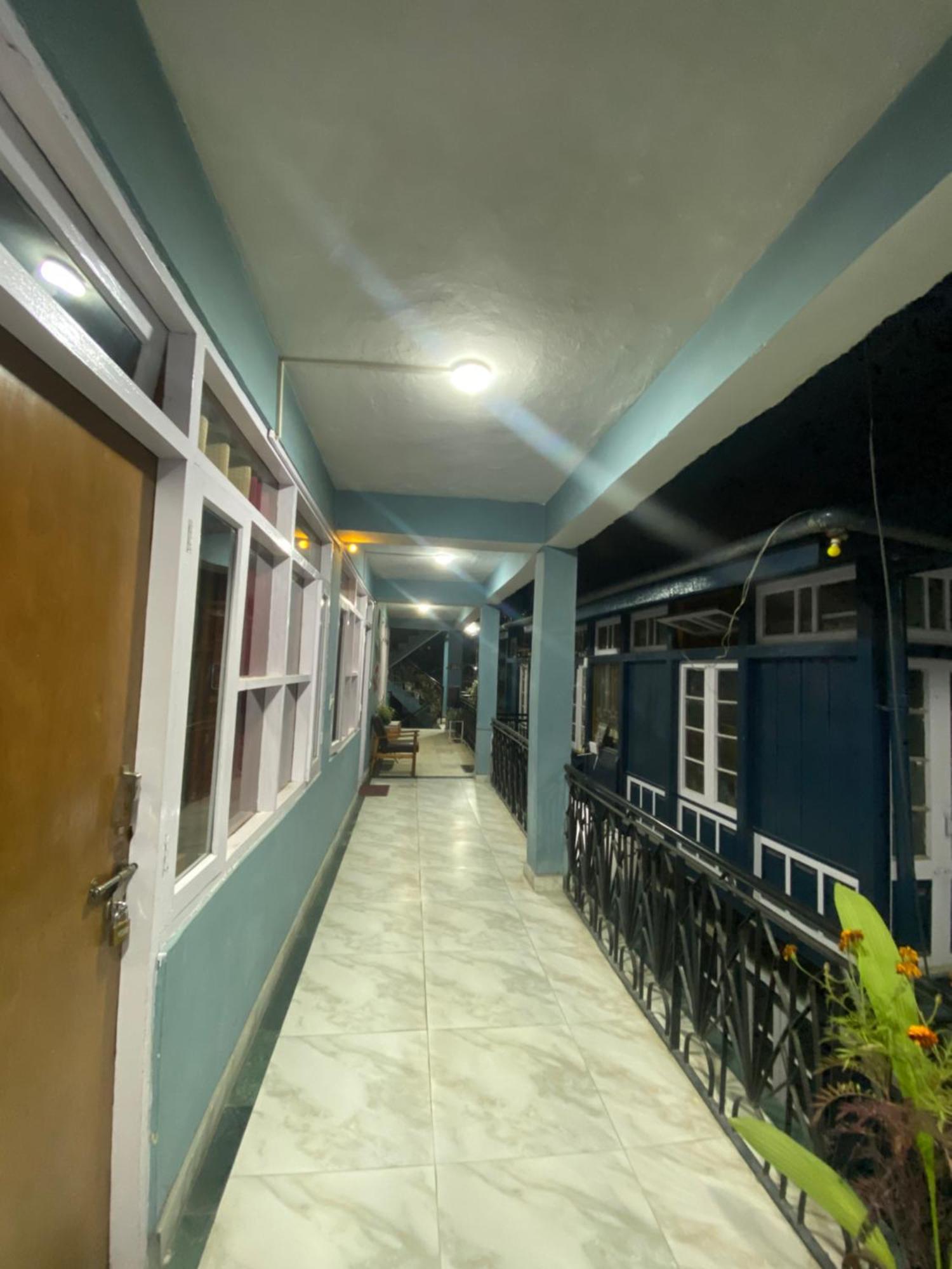 The Prasher Lodge Mall Road Manali エクステリア 写真