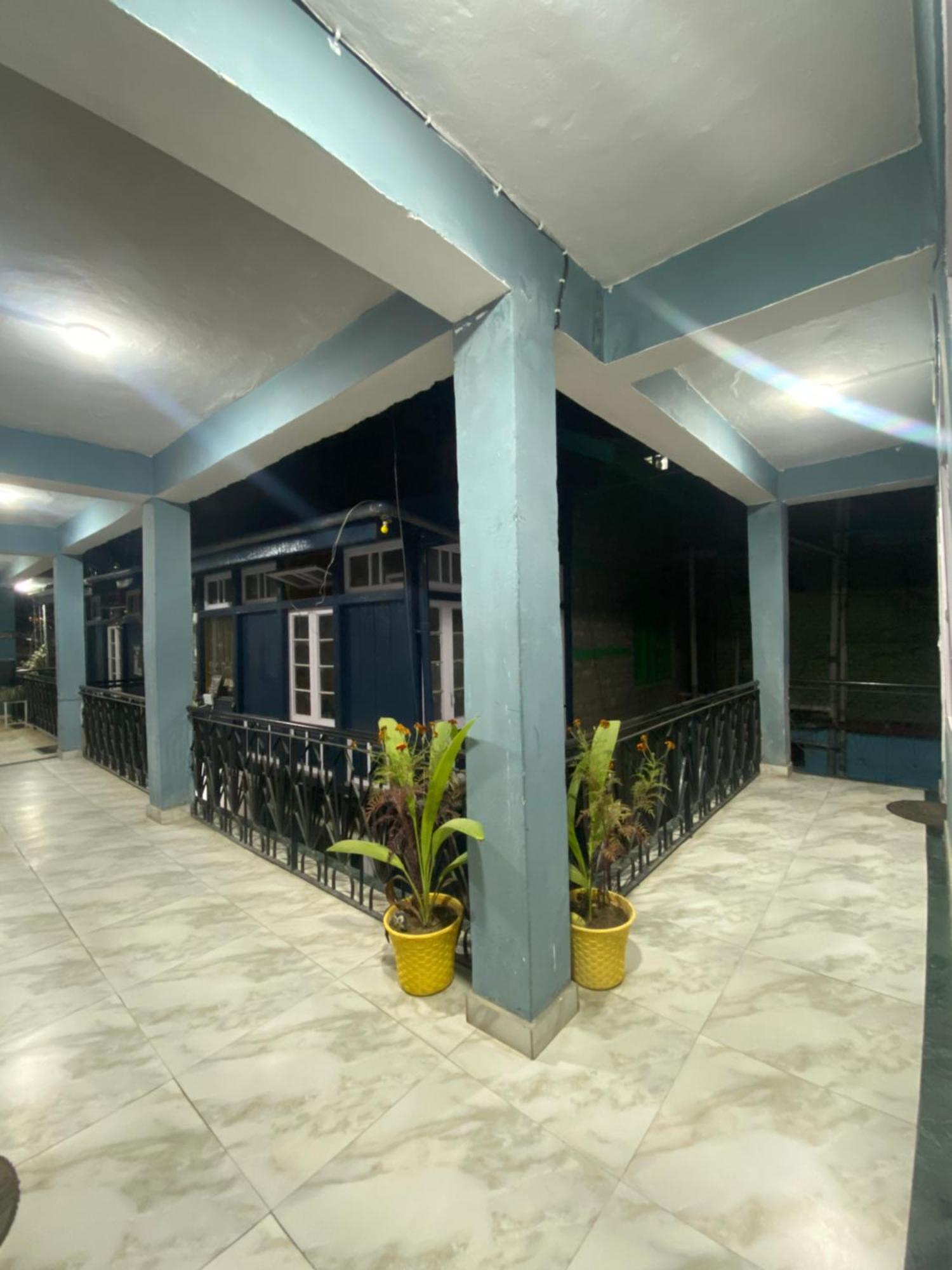 The Prasher Lodge Mall Road Manali エクステリア 写真