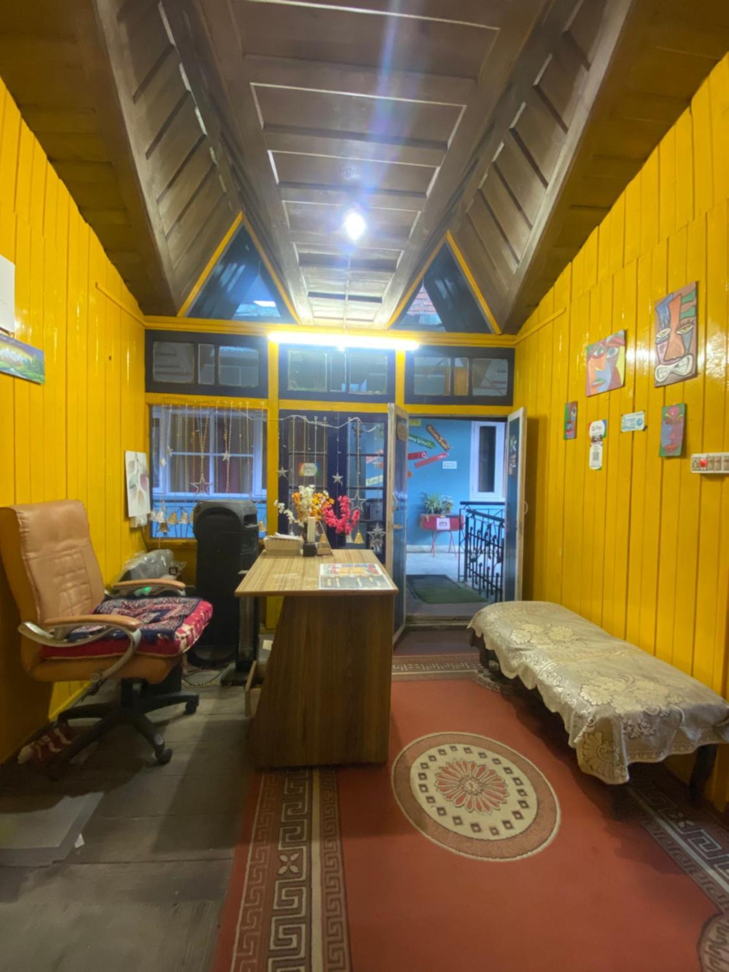 The Prasher Lodge Mall Road Manali エクステリア 写真